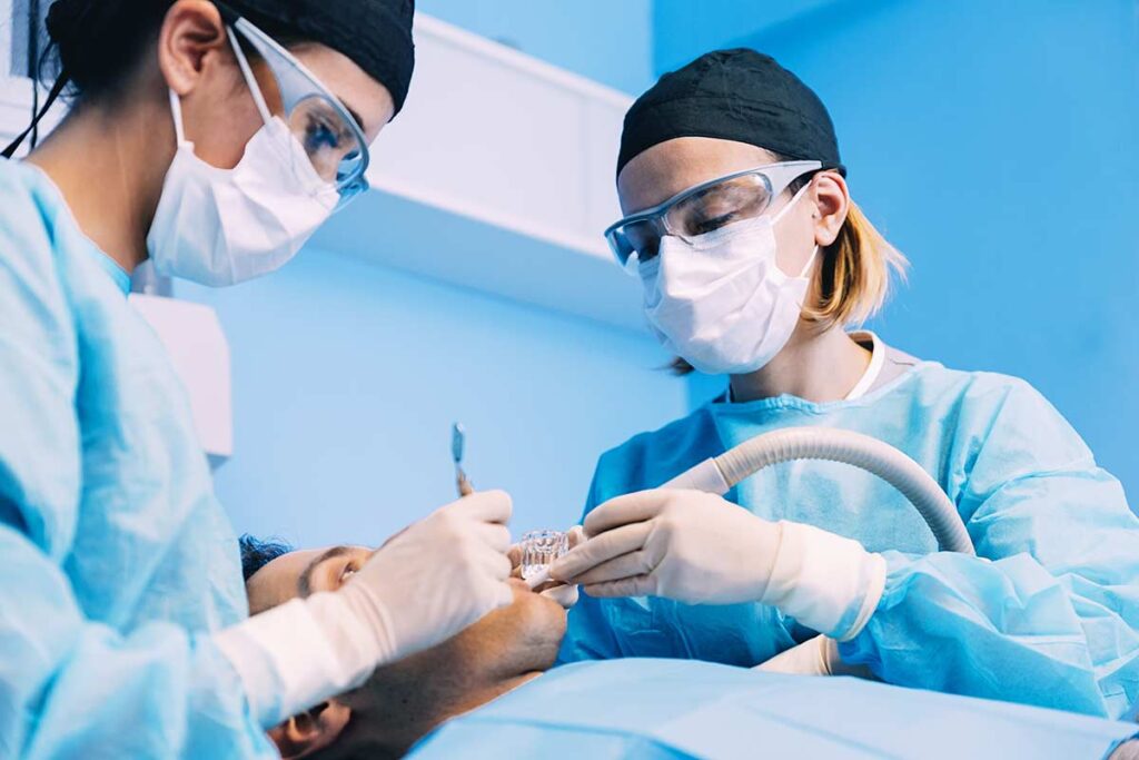 What to Do in a Dental Emergency in Miami: A Step-by-Step Guide